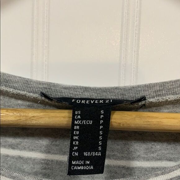 Forever 21 striped quarter sleeve top - Picture 2 of 3